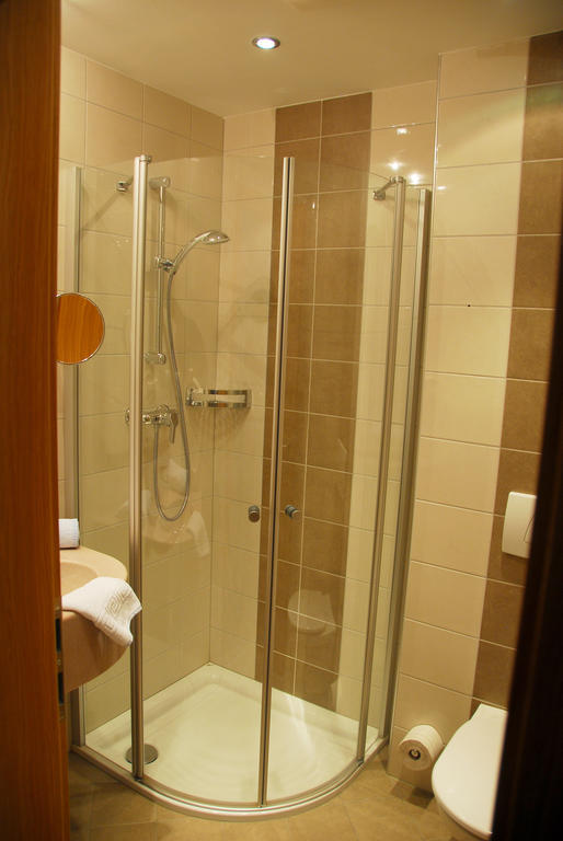 Alpenhotel Badmeister Flattach Oda fotoğraf